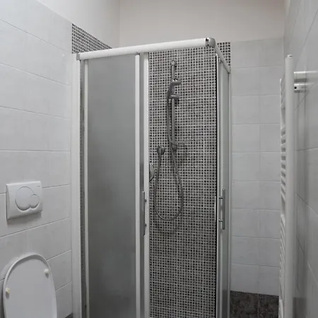 Appartement Guesthost - Byron In Historic Center