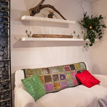 Guesthost - Byron In Historic Center Appartement