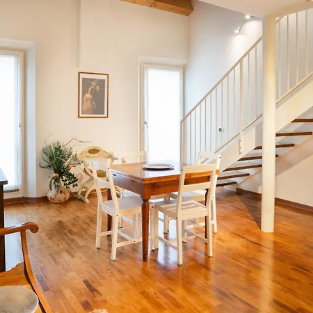 Guesthost - Byron In Historic Center Appartement *